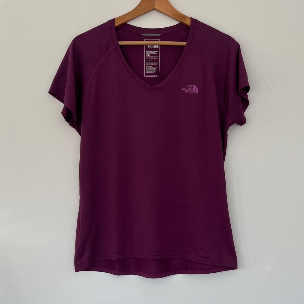 The North Face Women's Reaxion Amp V-Neck T-Shirt